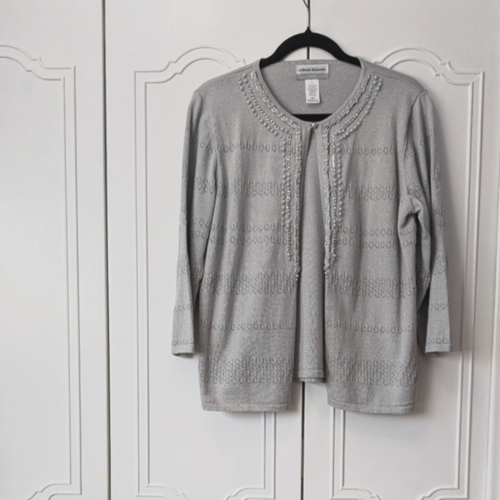 Alfred Dunner Gray Cardigan Knited With Decorative Pearl Necklace Sz PL